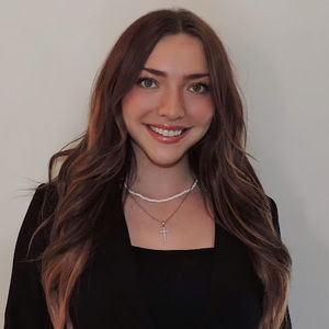 Meet your Posher, Cecily